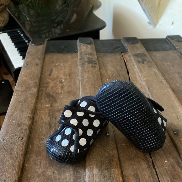 NWOT Nike Rare black and metallic silver polka dot crib shoe - Picture 3 of 4